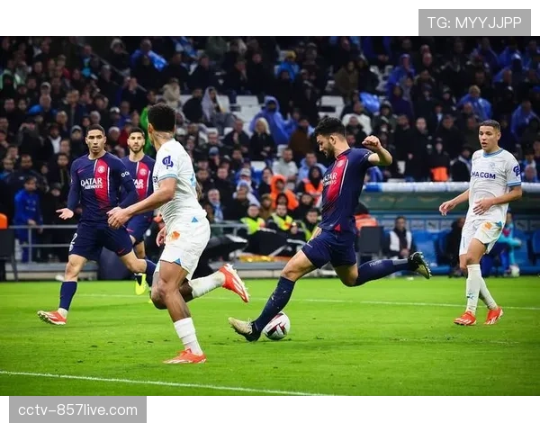 英国警方通报:逮捕数名在欧冠比赛期间涉嫌种族歧视的客队球迷 英国警方通报:逮捕数名在欧冠比赛期间涉嫌种族歧视的客队球迷