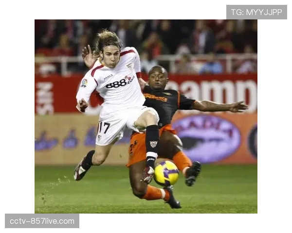 塞维利亚对阵瓦伦西亚比赛中,球迷因抗议管理层提前退场